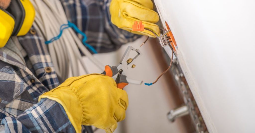 Consertos e manutenções elétricas em Goiânia